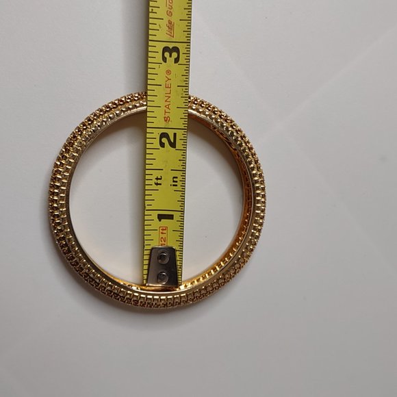 Small Metal Bangle With Clear And Red Stones - Picture 11 of 11